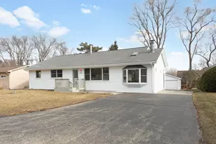 39525 N Highview Dr, Antioch, IL 60002 - Photo 1