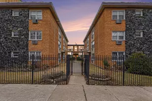 1527 W Sherwin Ave, Chicago, IL 60626 - Photo 1