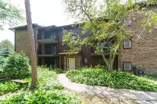 73 W Pier Dr, Westmont, IL 60559 - Photo 1
