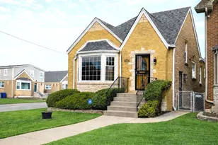 6356 W Giddings St, Chicago, IL 60630 - Photo 1