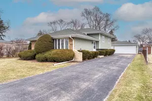 551 N Vista Ave, Lombard, IL 60148 - Photo 1