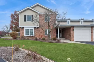 724 Maplewood Ct, Willowbrook, IL 60527 - Photo 1
