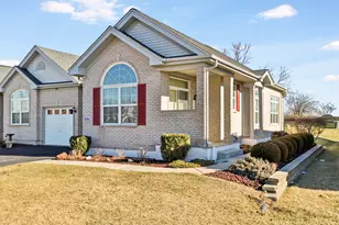 895 Eineke Blvd, Algonquin, IL 60102 - Photo 1
