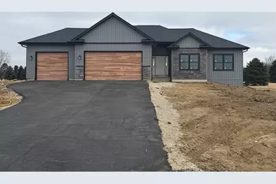 10398 E Clara Avenue, Rochelle, IL 61068 - Photo 1