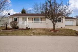 5647 Buttercup Ln, Machesney Park, IL 61115 - Photo 1