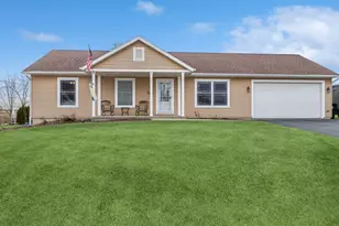 327 Tomahawk Dr, Twin Lakes, WI 53181 - Photo 1
