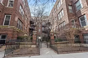 3648 N Pine Grove Ave, Chicago, IL 60613 - Photo 1
