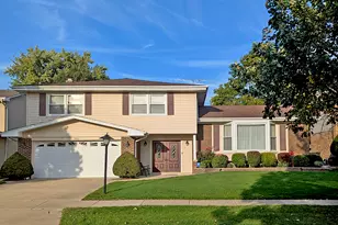922 E Waverly Dr, Arlington Heights, IL 60004 - Photo 1