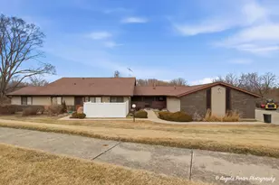 606 Waters Edge Dr, McHenry, IL 60050 - Photo 1