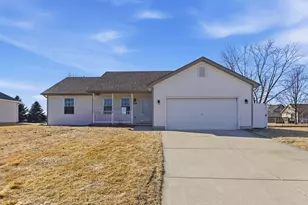 906 Warren St, Earlville, IL 60518 - Photo 1