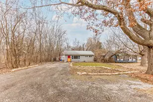 3203 S Bergman Dr, Holiday Hills, IL 60051 - Photo 1