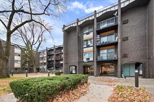 6800 N California Ave, Chicago, IL 60645 - Photo 1