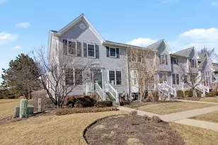 2047 Swan Ln, Batavia, IL 60510 - Photo 1