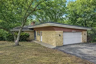 938 Hillcrest Rd, Elgin, IL 60123 - Photo 1