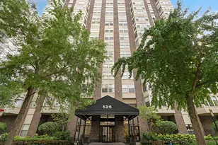525 W Hawthorne Pl, Chicago, IL 60657 - Photo 1