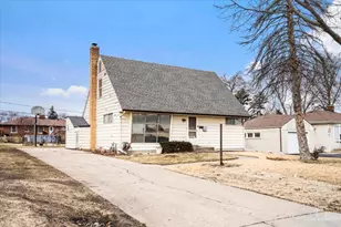 128 S Michigan Ave, Addison, IL 60101 - Photo 1
