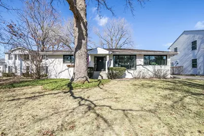 440 W Sheridan Place, Lake Bluff, IL 60044 - Photo 1