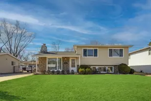 434 S Yale Ave, Addison, IL 60101 - Photo 1