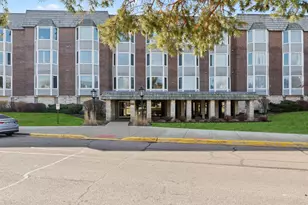 500 Thames Pkwy, Park Ridge, IL 60068 - Photo 1