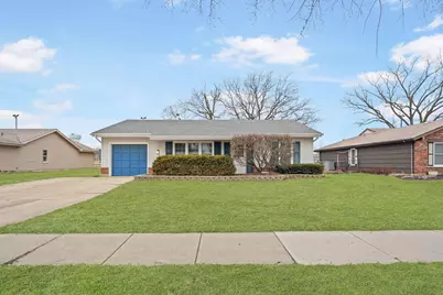 184 S Circle Avenue, Bloomingdale, IL 60108 - Photo 1