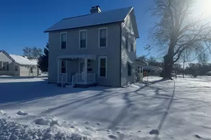 602 E Webster St, Clifton, IL 61727 - Photo 1