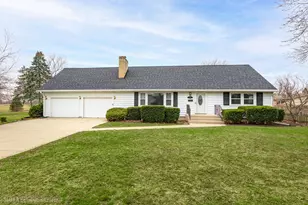 508 Crest Dr, Cary, IL 60013 - Photo 1