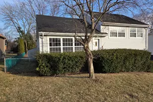 743 Skyline Dr, Barrington, IL 60010 - Photo 1