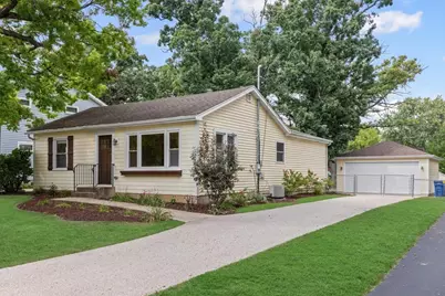 17914 W Twin Lakes Boulevard, Grayslake, IL 60030 - Photo 1