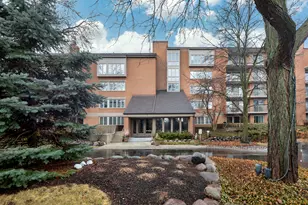 44 Park Ln, Park Ridge, IL 60068 - Photo 1