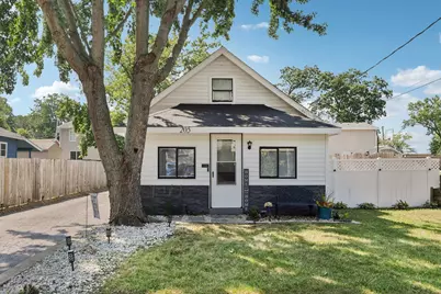 205 Shadydell Avenue, Mundelein, IL 60060 - Photo 1