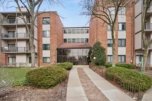 3030 Pheasant Creek Dr, Northbrook, IL 60062 - Photo 1