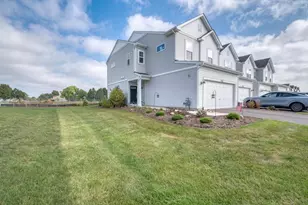 126 Kingsport Dr, South Elgin, IL 60177 - Photo 1