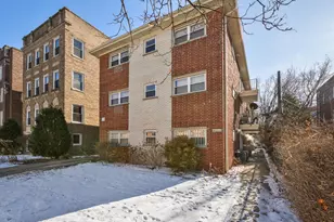 2067 W Farwell Ave, Chicago, IL 60645 - Photo 1