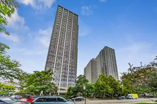 4250 N Marine Dr, Chicago, IL 60613 - Photo 1