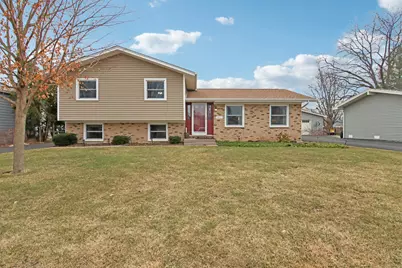 1811 Longmeadow Drive, Lindenhurst, IL 60046 - Photo 1
