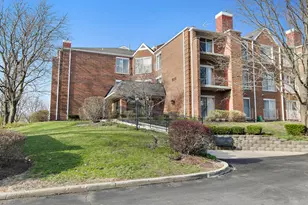 805 Leicester Rd, Elk Grove Village, IL 60007 - Photo 1