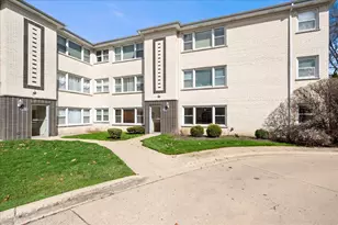 5236 N Potawatomie St, Chicago, IL 60656 - Photo 1