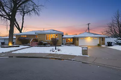 702 E 162nd Place, South Holland, IL 60473 - Photo 1