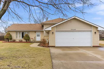 8640 Narragansett Avenue, Burbank, IL 60459 - Photo 1