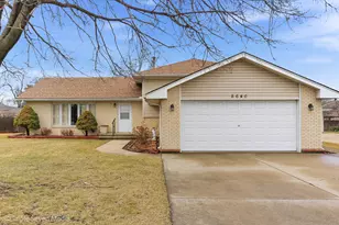 8640 Narragansett Ave, Burbank, IL 60459 - Photo 1