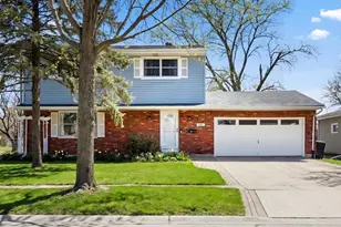 203 Fairview Dr, Saint Charles, IL 60174 - Photo 1