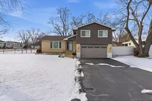 4N212 Eighth Ave, Addison, IL 60101 - Photo 1