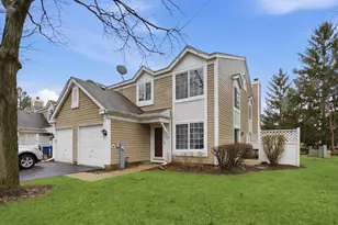 402 Trenton Ct, Aurora, IL 60504 - Photo 1