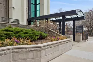 6007 N Sheridan Rd, Chicago, IL 60660 - Photo 1