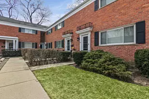 573 Shorely Dr, Barrington, IL 60010 - Photo 1