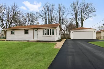 1529 Leslie Avenue, Round Lake Beach, IL 60073 - Photo 1