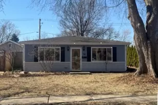 16 N Fairlawn Ave, Mundelein, IL 60060 - Photo 1