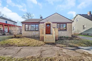537 St George St, Ottawa, IL 61350 - Photo 1