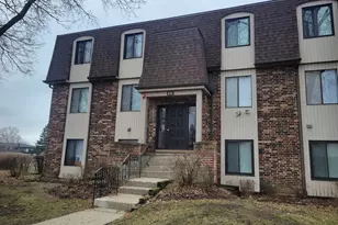 835 Waterview Cir, Vernon Hills, IL 60061 - Photo 1