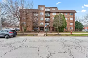 7117 W 93rd St, Oak Lawn, IL 60453 - Photo 1